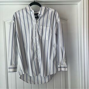 Banana Republic women’s pinstripe button down boyfriend shirt size small